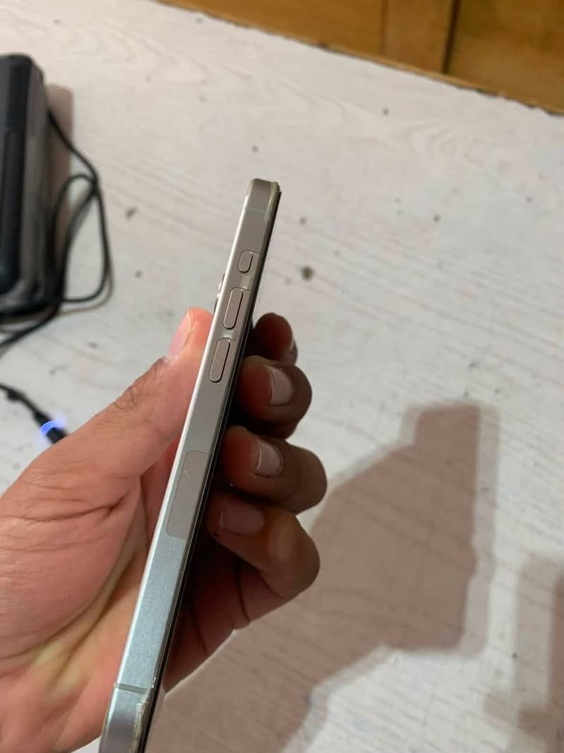 Apple iPhone 15 Pro 8