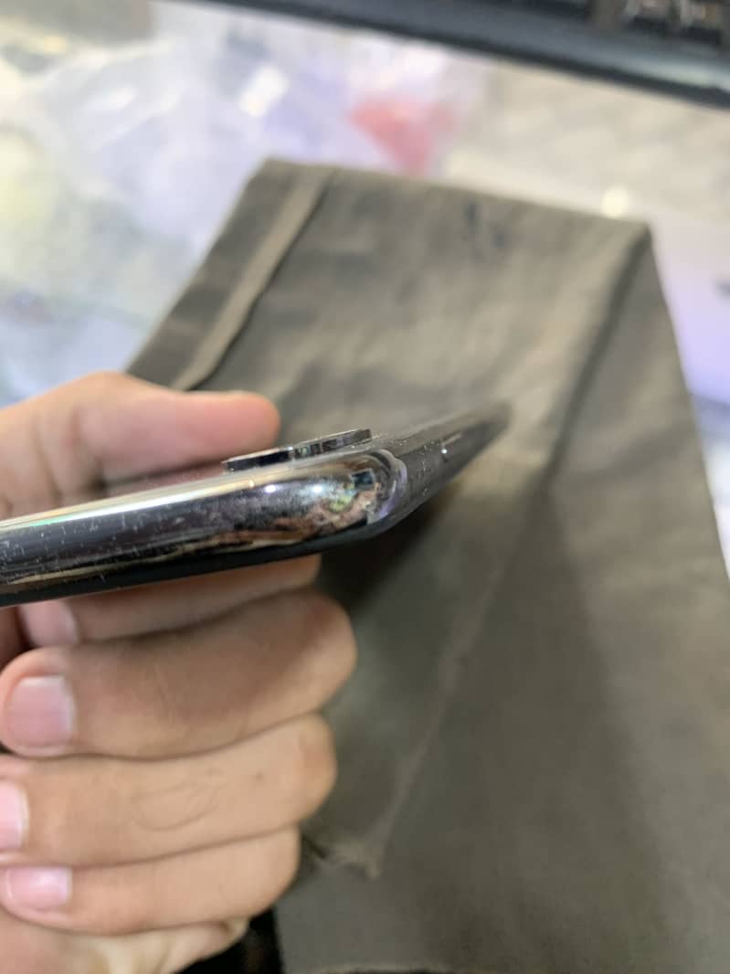 Apple iPhone X 3