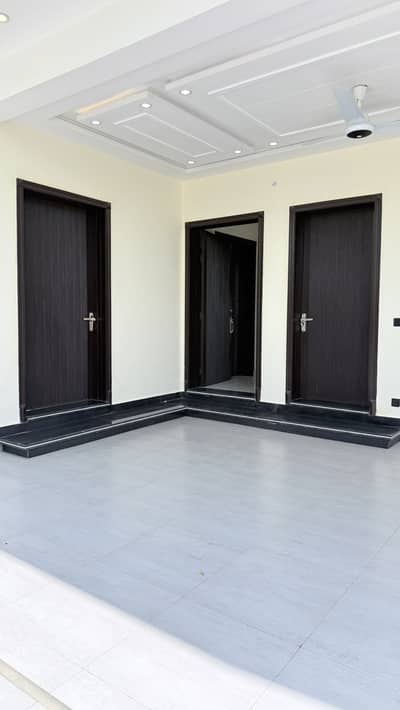 10 Marla Brand New House For Sale