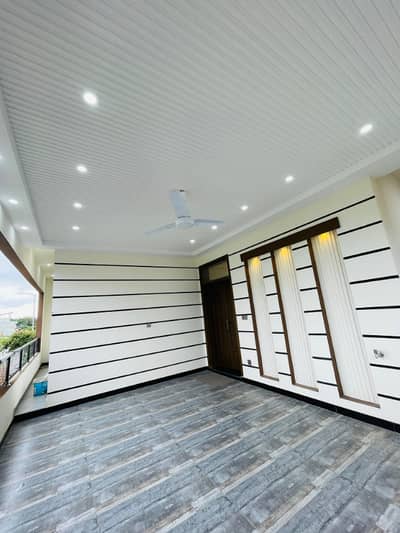 Top City-1 Islamabad D Block 10 Marla House For Sale