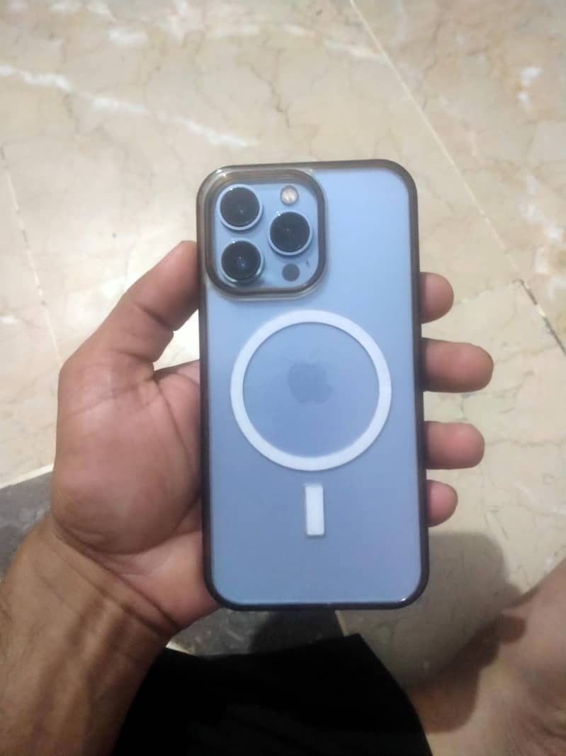 Apple iPhone 13 Pro 4