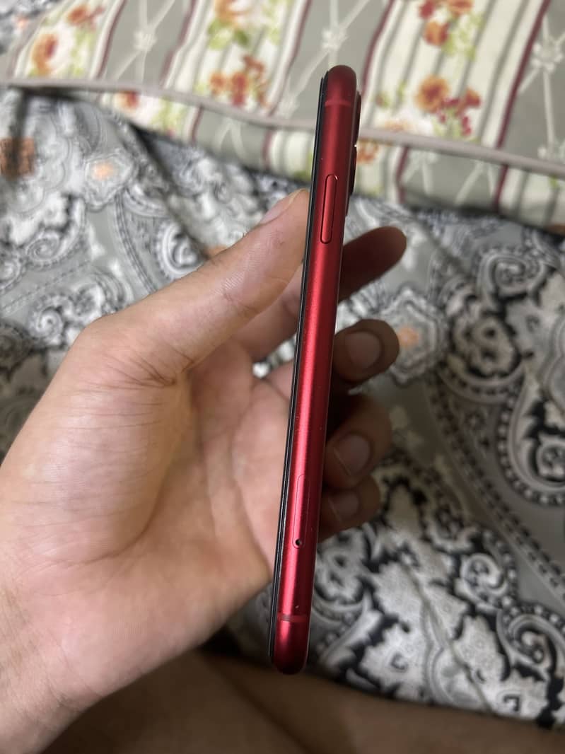 Apple iPhone 11 4