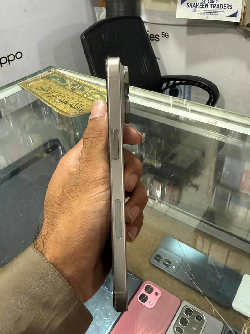 Apple iPhone 15 Pro Max 5