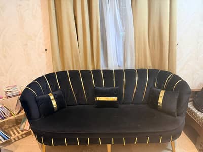 5 seatr sofa set with table