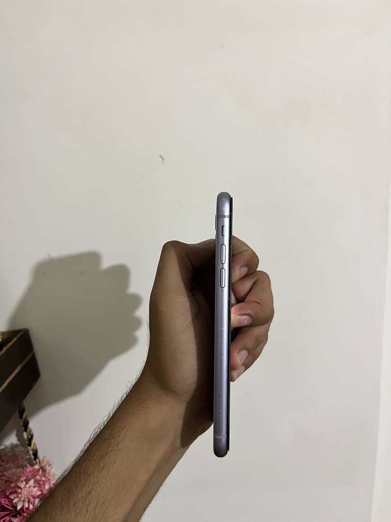 Apple iPhone 11 4