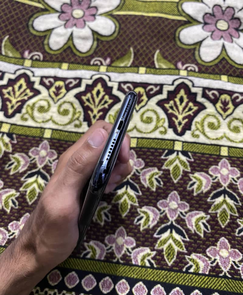 Apple iPhone 11 Pro Max 2