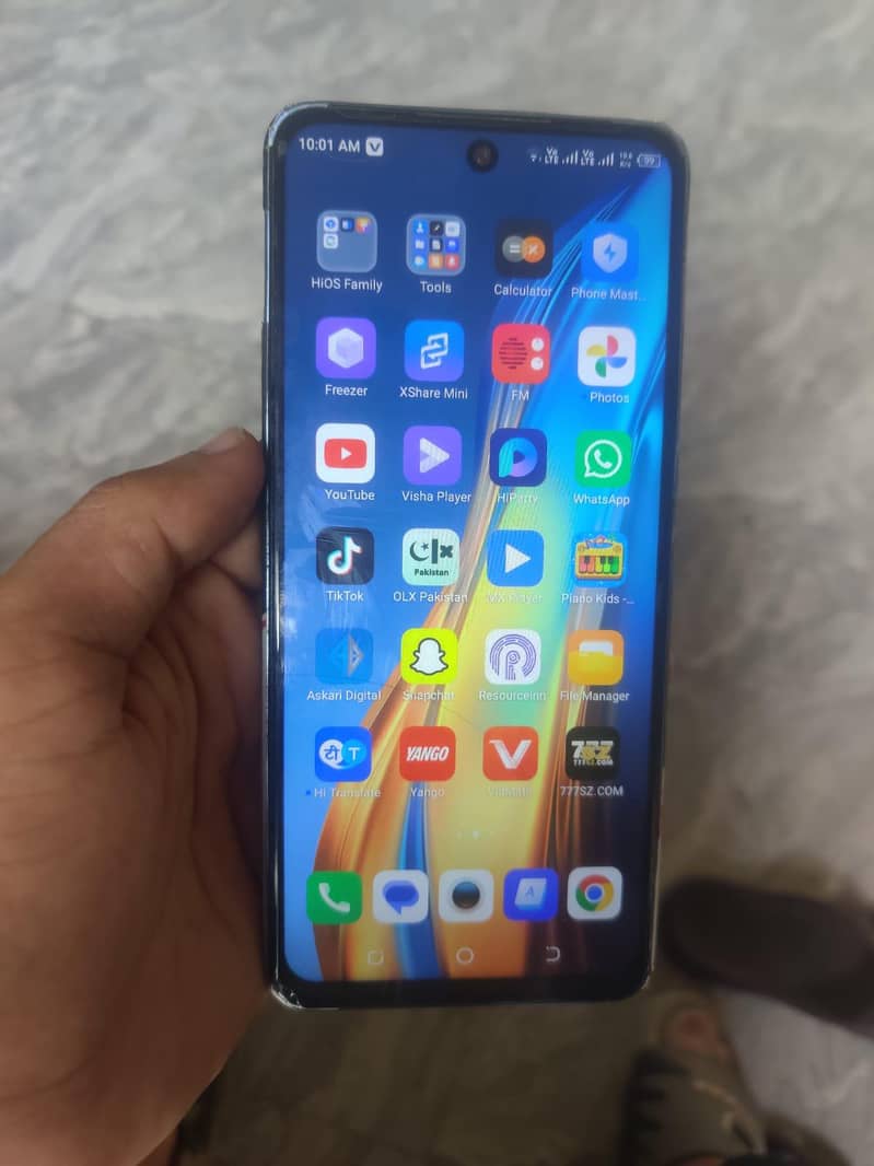 Tecno Camon 17 Pro 0