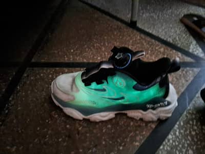 colour changing shoes + automatic laces