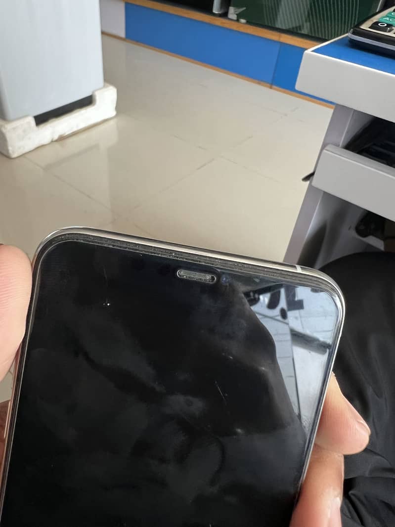 IPhone 11 Pro Max 4