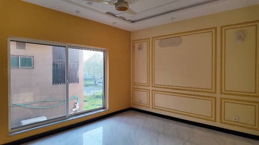 Prime Location House Of 10 Marla Is Available In Contemporary Neighborhood Of Askari