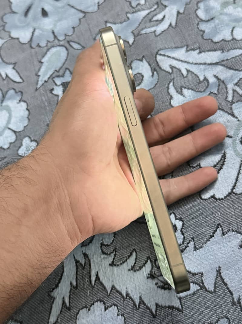 Apple iPhone 15 Pro Max 2