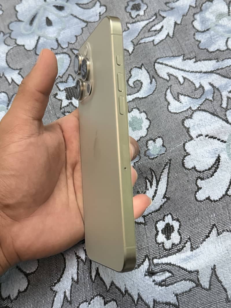 Apple iPhone 15 Pro Max 6
