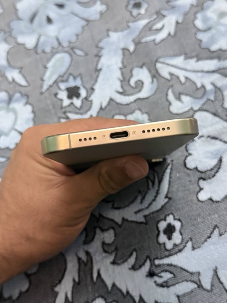 Apple iPhone 15 Pro Max 7