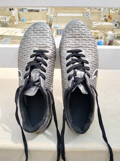 football toes for 15 years boy