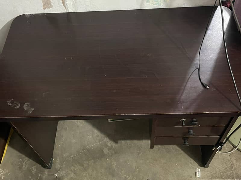 Computer table 1