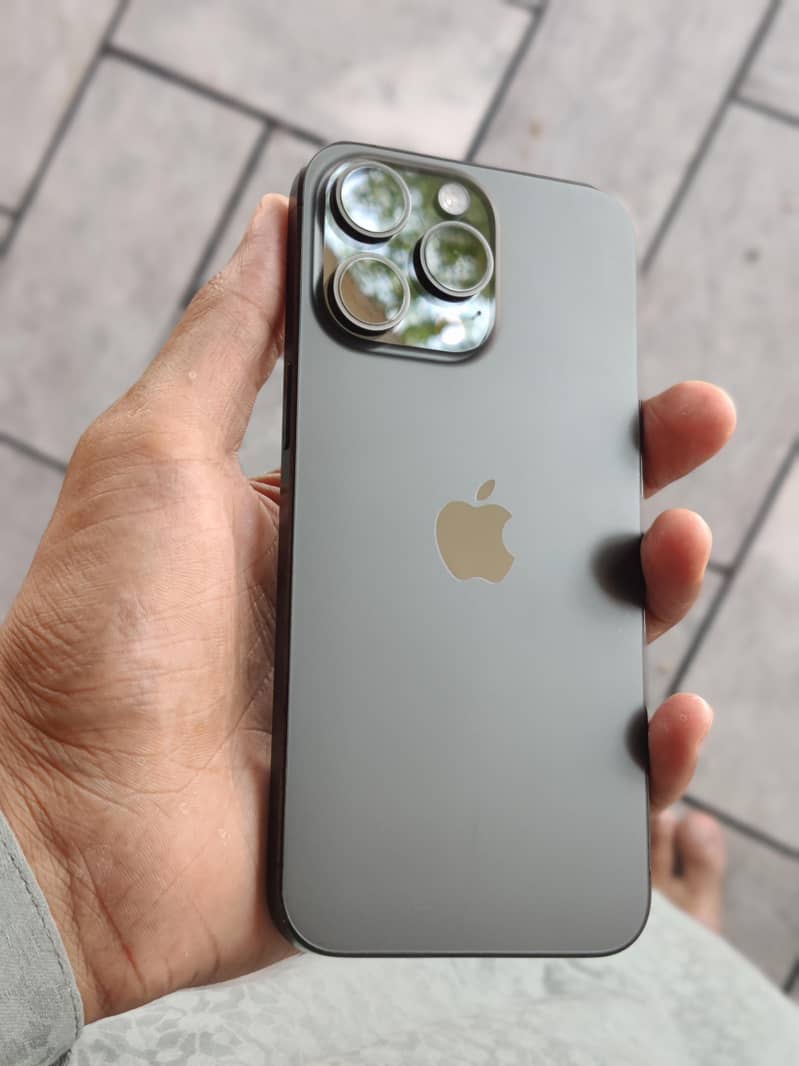 Apple iPhone 15 Pro Max 1