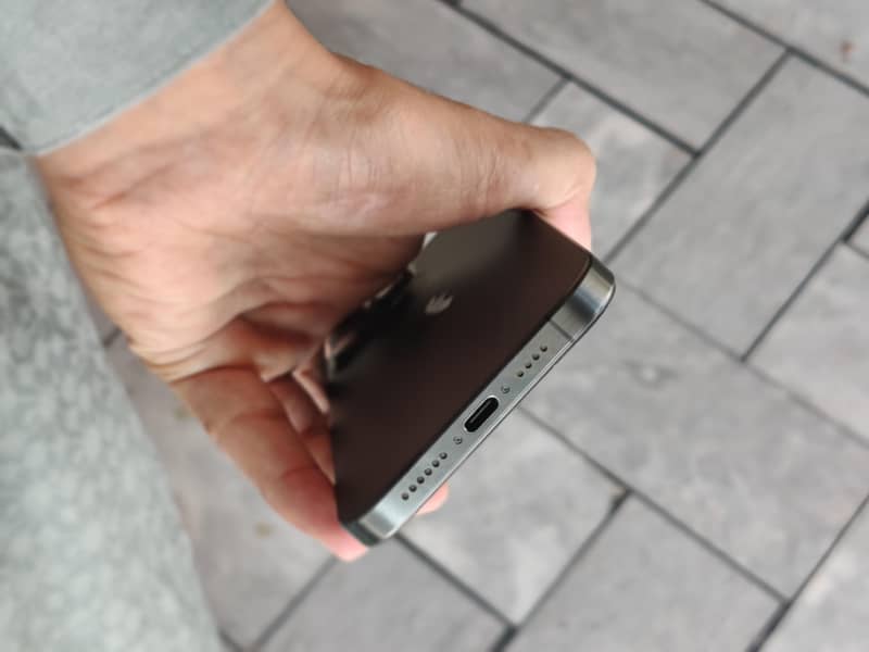 Apple iPhone 15 Pro Max 4