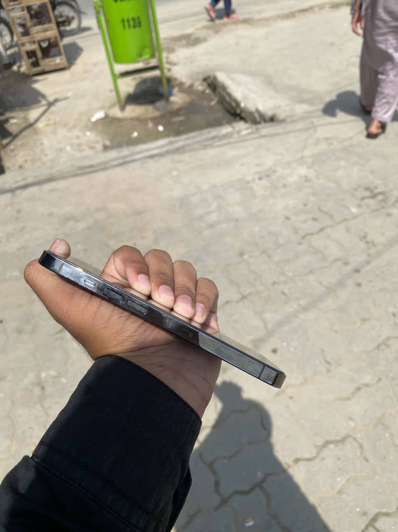 iPhone 13 Pro 2