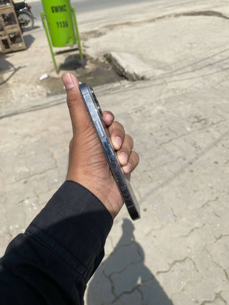 iPhone 13 Pro 4