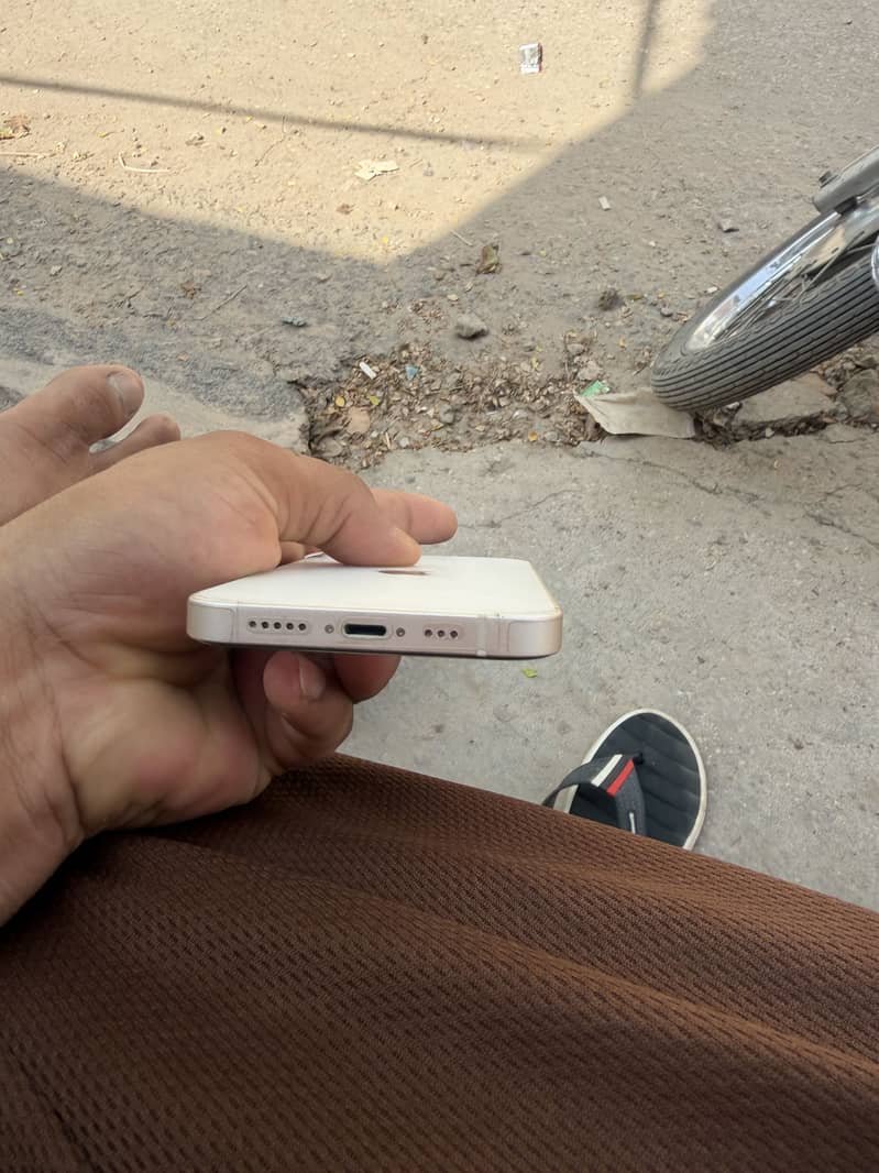 Apple iPhone 13 4
