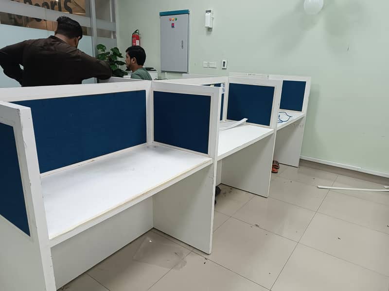 Work Station in Quantity 1