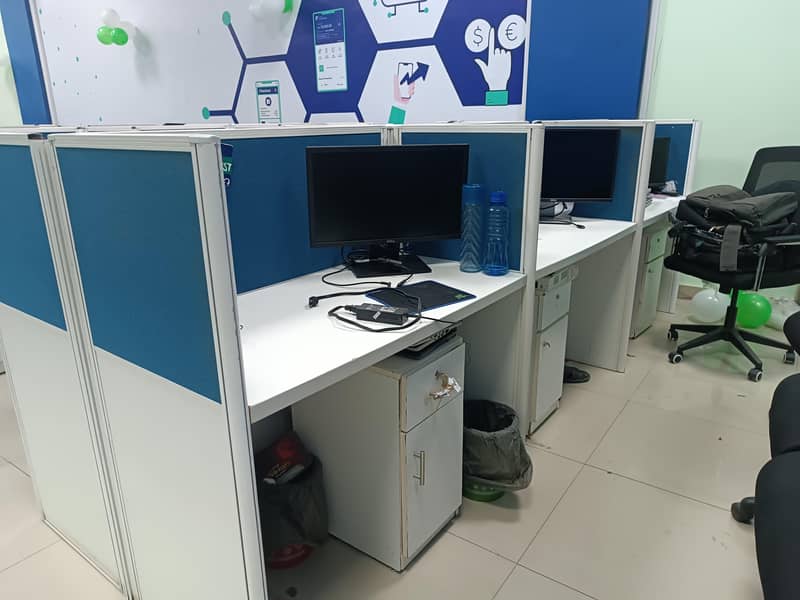 Work Station in Quantity 6