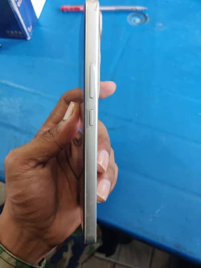 Vivo Y400