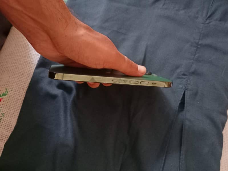 Apple iPhone 13 Pro Max 4