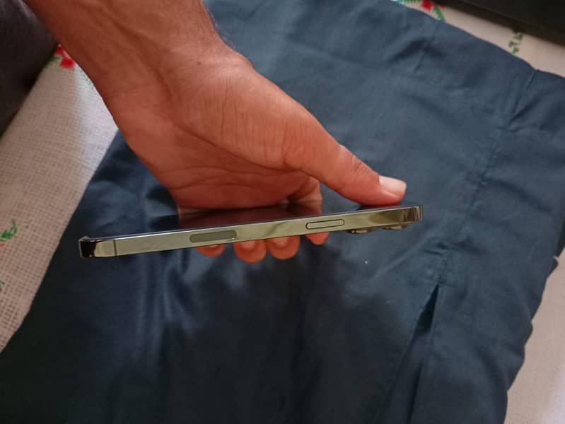 Apple iPhone 13 Pro Max 5