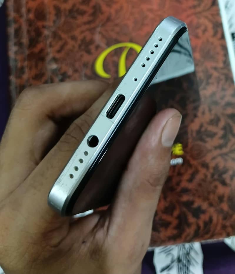 Tecno SPARK 30C 3
