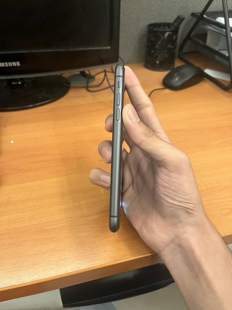 Apple iPhone 11 0