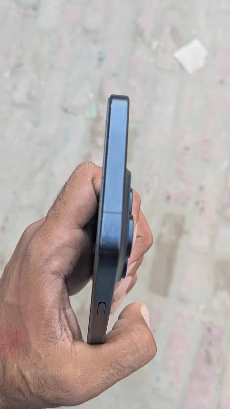 Apple iPhone 15 Pro Max 1