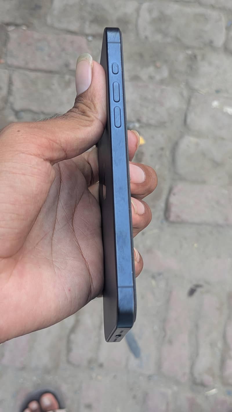 Apple iPhone 15 Pro Max 2