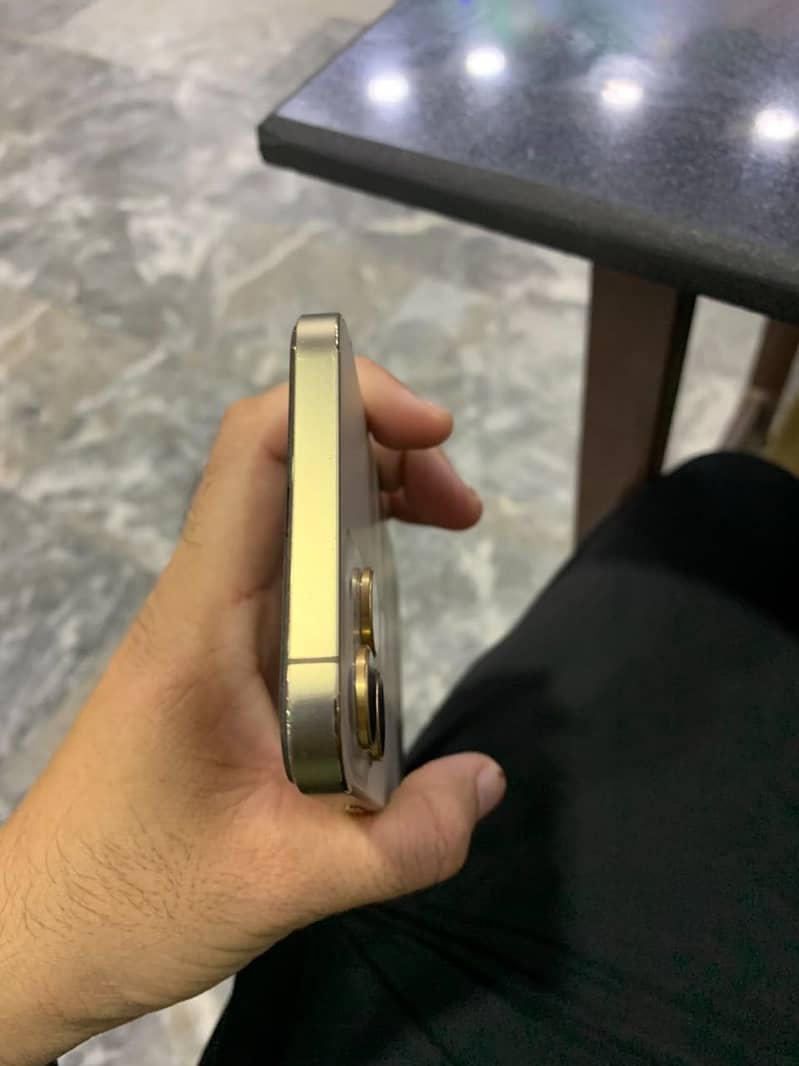 Apple iPhone 12 Pro Max 4