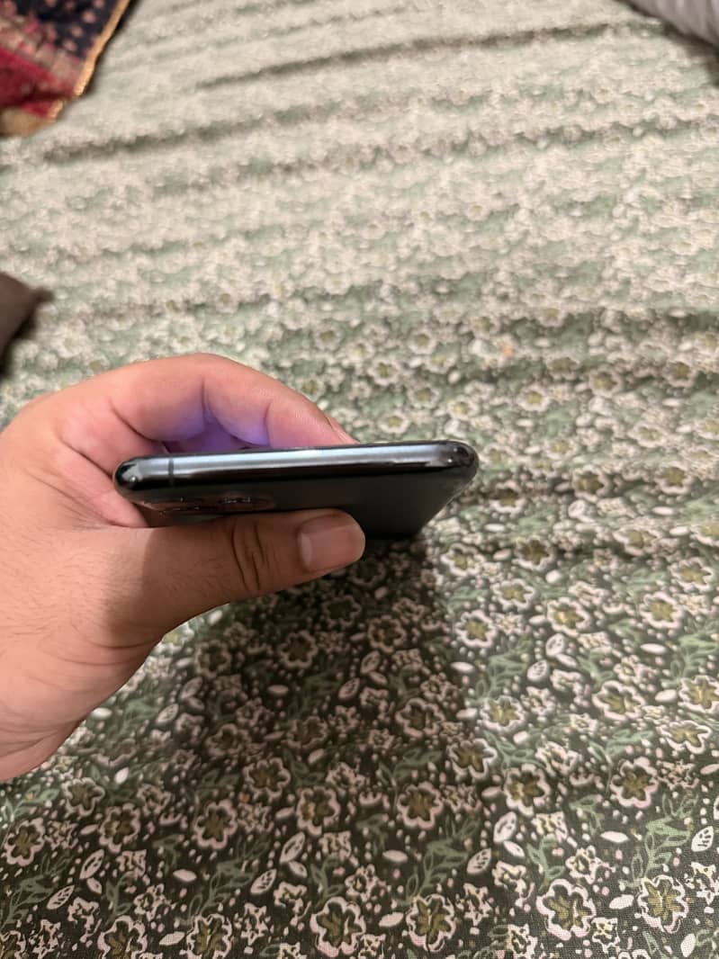 Apple iPhone 11 Pro Max 5