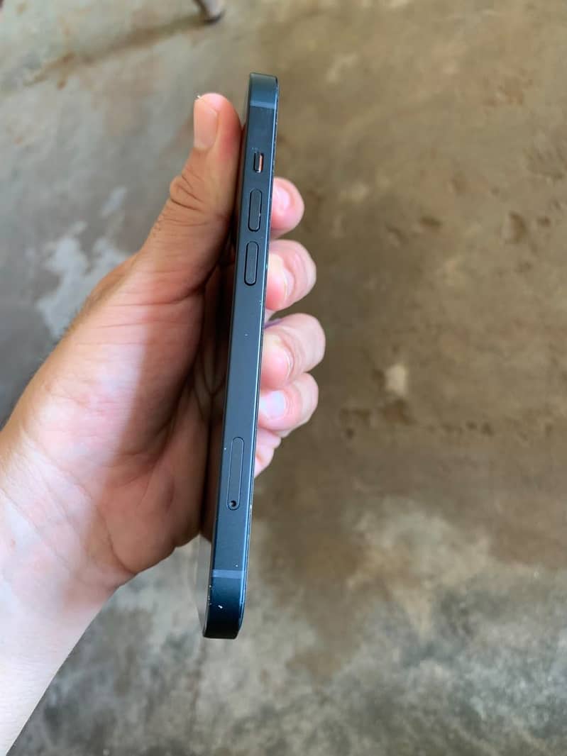 Apple iPhone 13 5