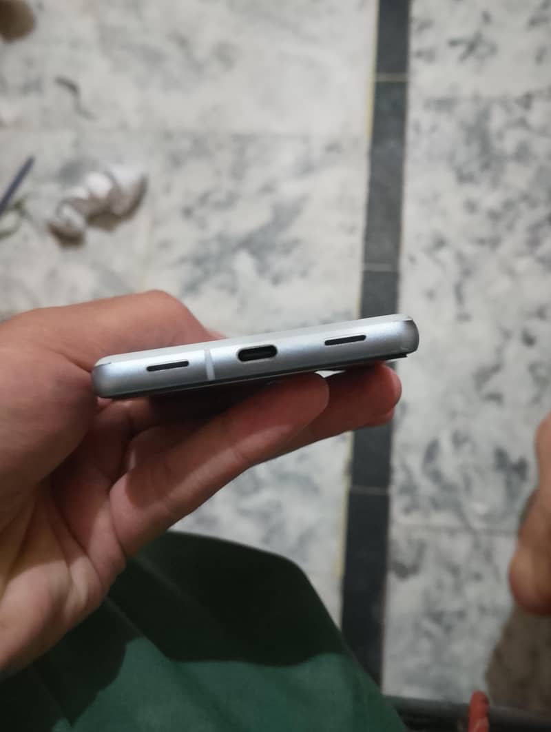 Google Pixel 7a 4
