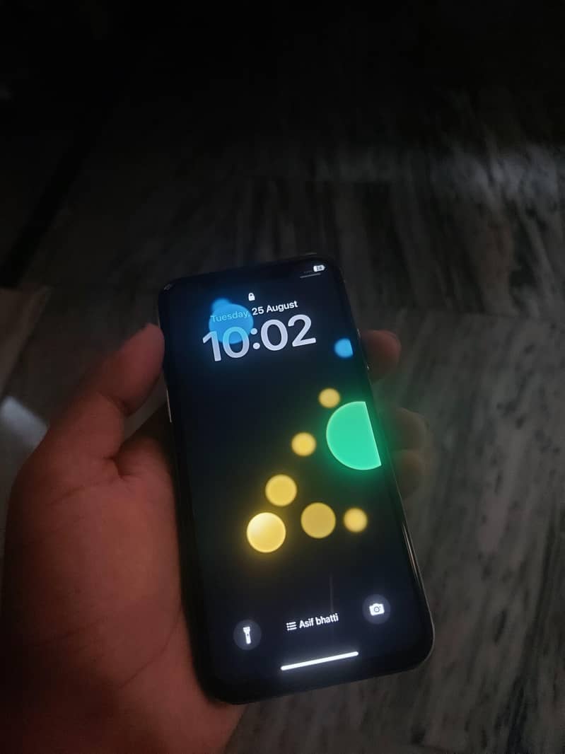 Apple iPhone X 4