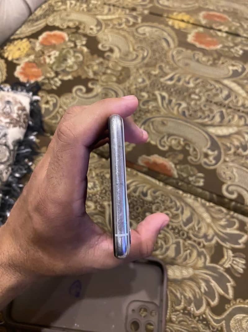 Apple iPhone 11 Pro Max 6