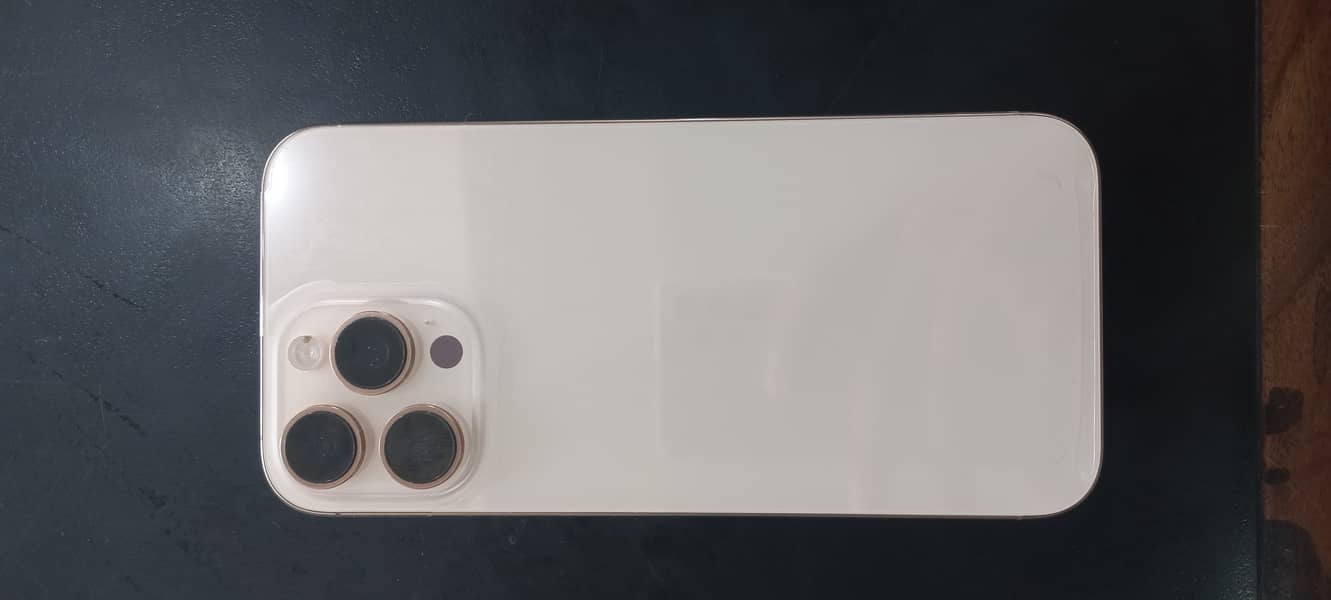 Apple iPhone 16 Pro Max 4