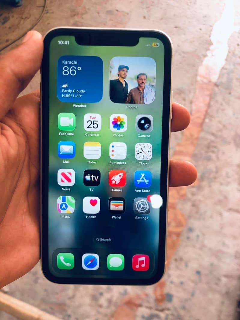 Apple iPhone 11 4