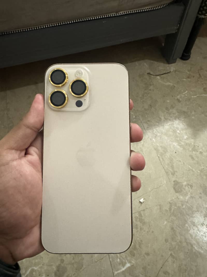 Apple iPhone 16 Pro Max 4