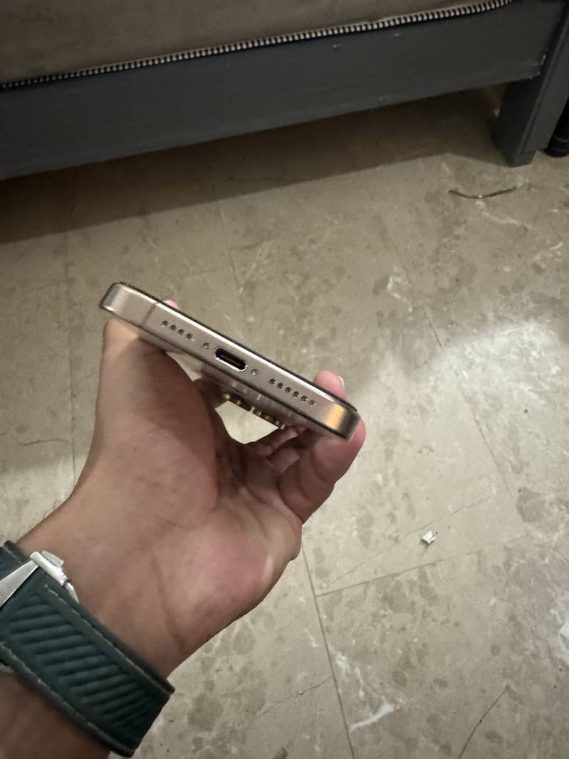 Apple iPhone 16 Pro Max 5