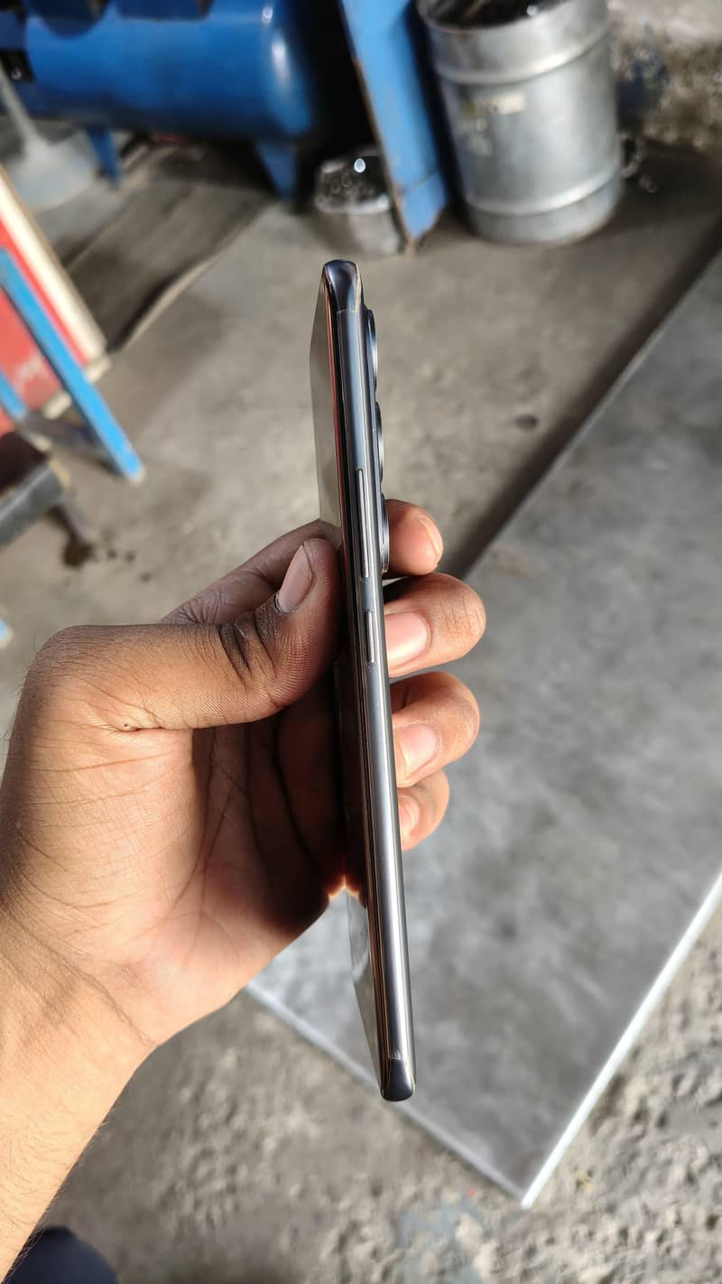 Tecno Spark 40 pro Plus 5