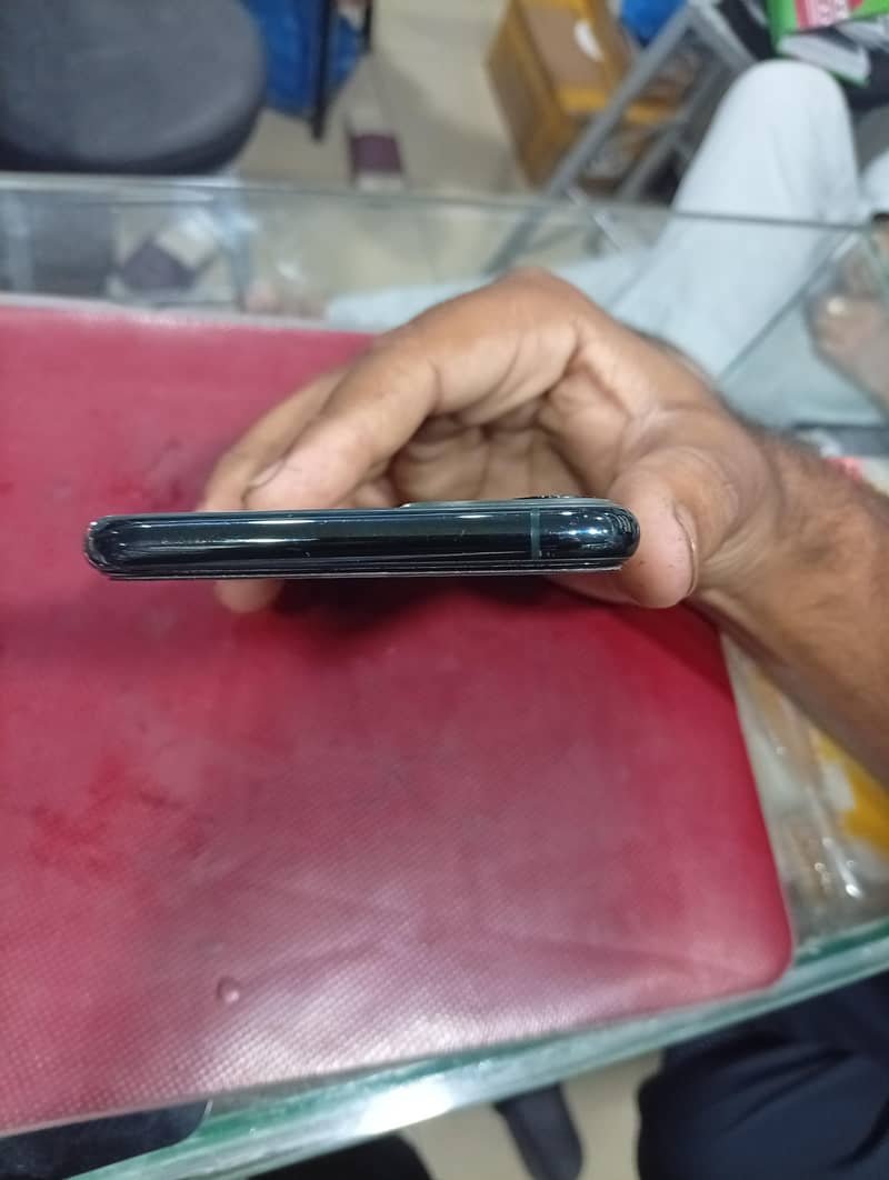 Apple iPhone 11 Pro Max 1