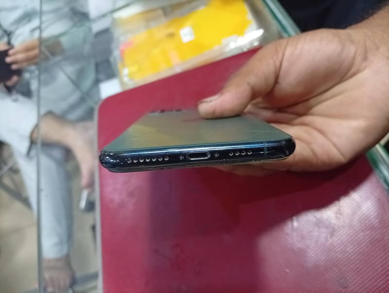 Apple iPhone 11 Pro Max 2