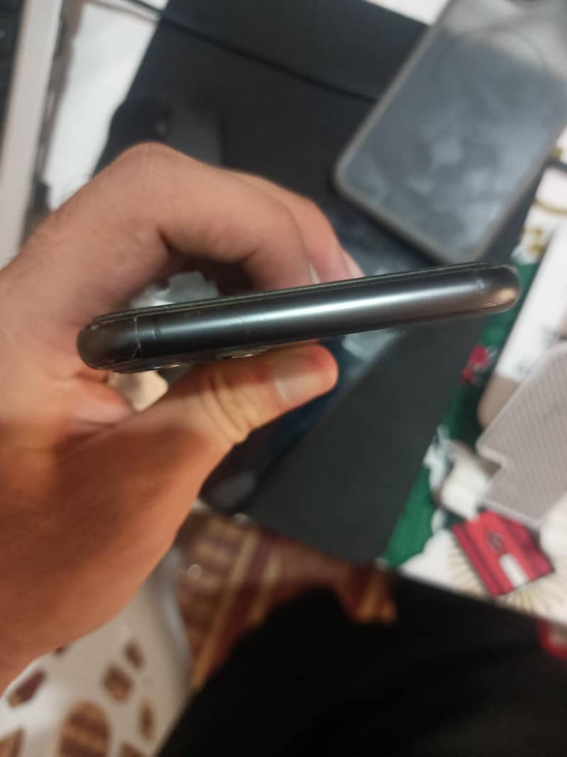 Apple iPhone 11 Pro Max 4