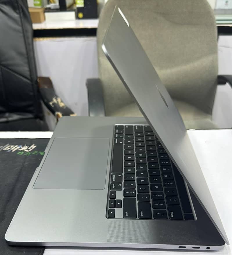 MacBook pro 2019 4