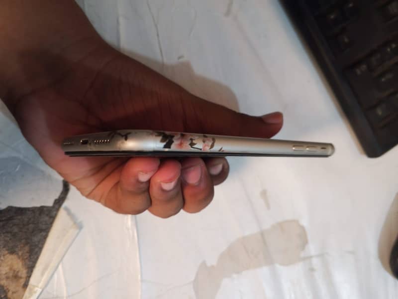 Apple iPhone 11 3