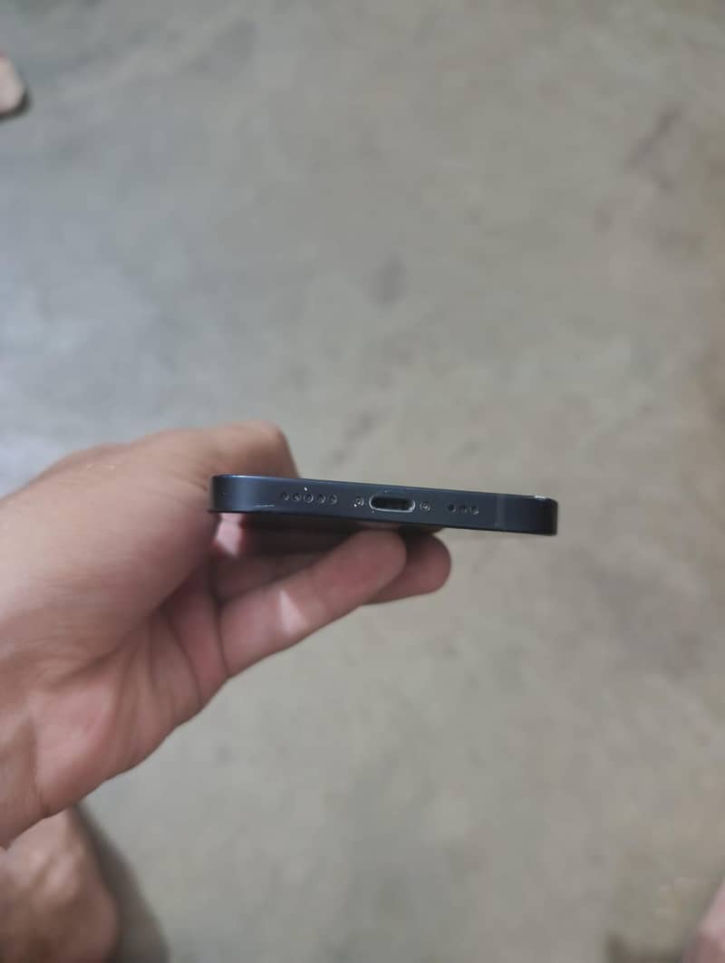 Apple iPhone 12 4